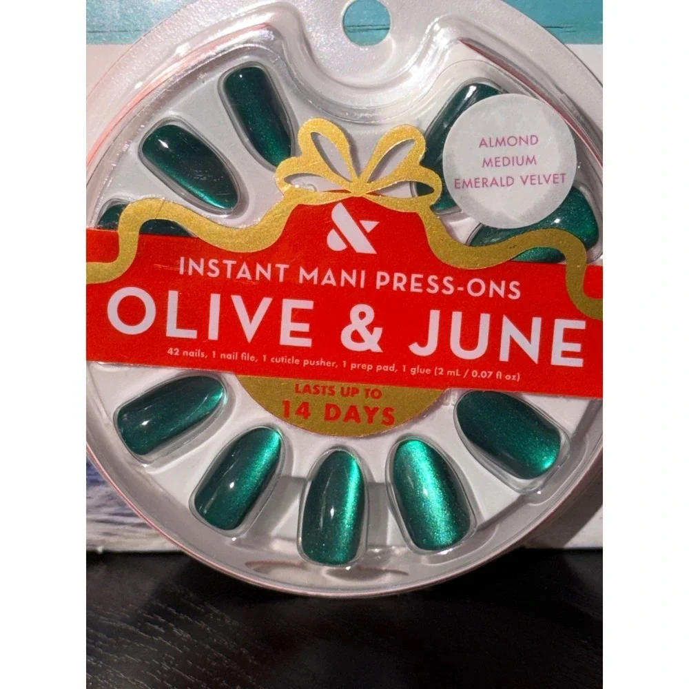 Olive & June Instant Mani Press-Ons Emerald Velvet Almond Medium 42 Nails New